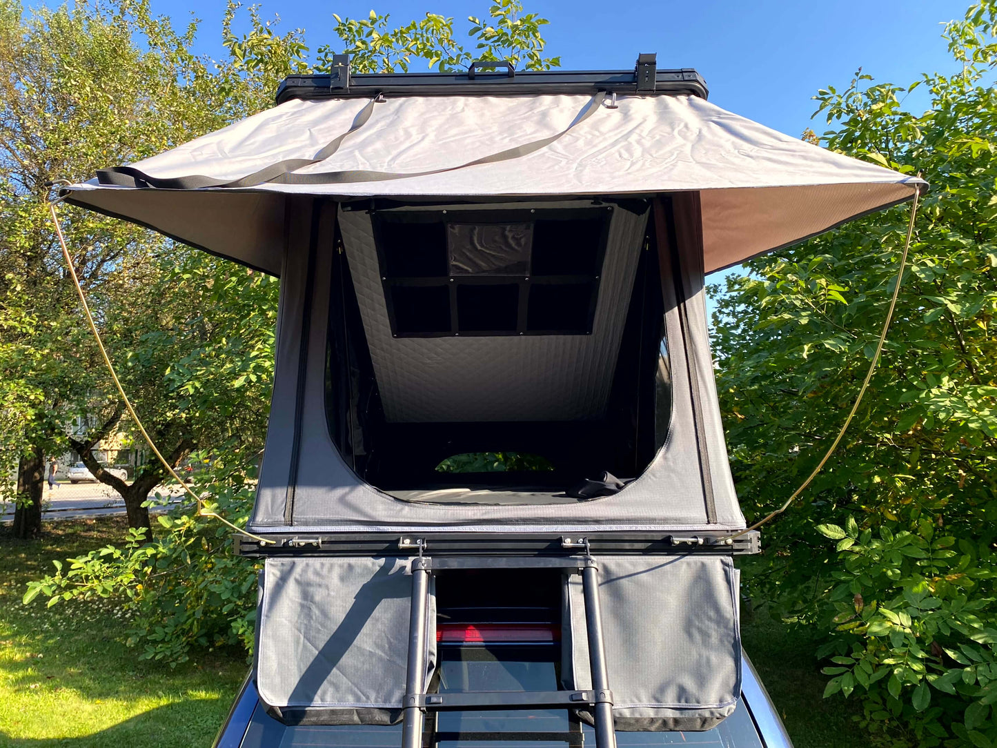 Rooftop tent TRIANGLE SUPERIOR 1300 Grey